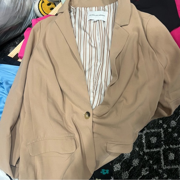 Blazer - Picture 1 of 3